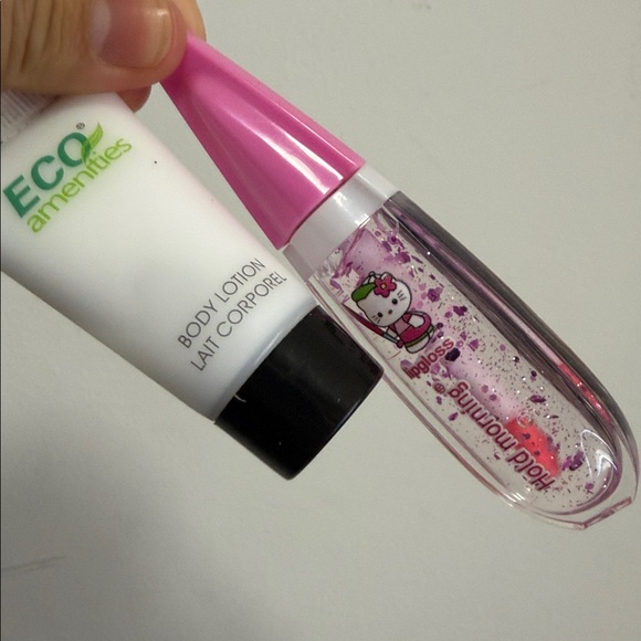 Follow: GISELABOYD - Picture 1 of 2